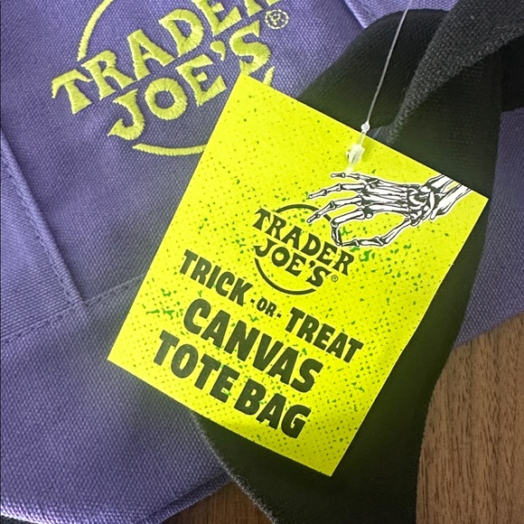 Trader Joe’s canvas tote bags Set Of 4 - NWT - Picture 2 of 4